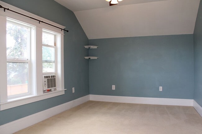 Building Photo - 5002 SE 97th Ave