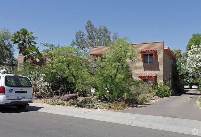 Primary Photo - 1008 S Farmer Ave