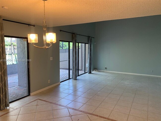 Building Photo - 305 Bonnie Brae Way