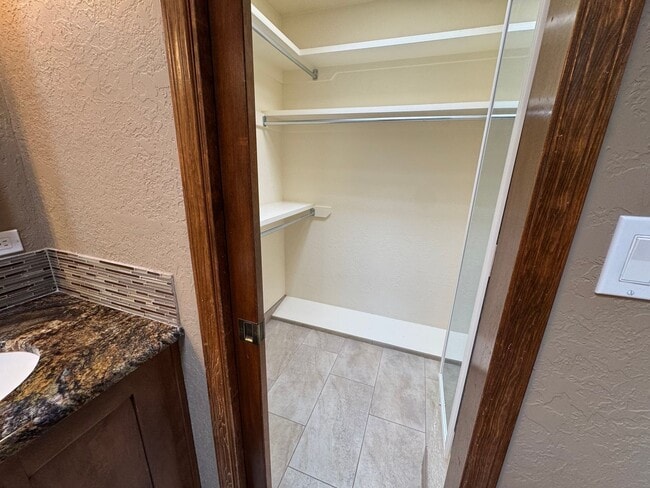 Building Photo - Glenwood Hills Luxury Home