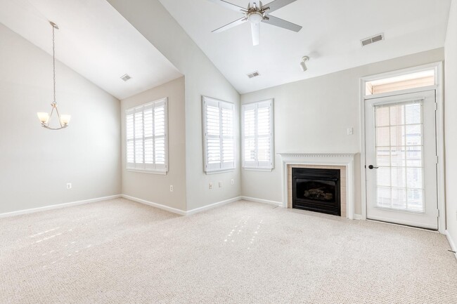 Building Photo - 400 Symphony Cir