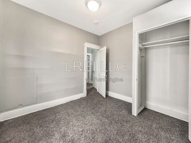 Building Photo - 210 N 38th St