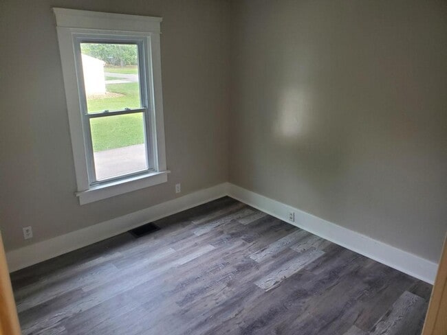 Building Photo - 133 Fairlawn Ave