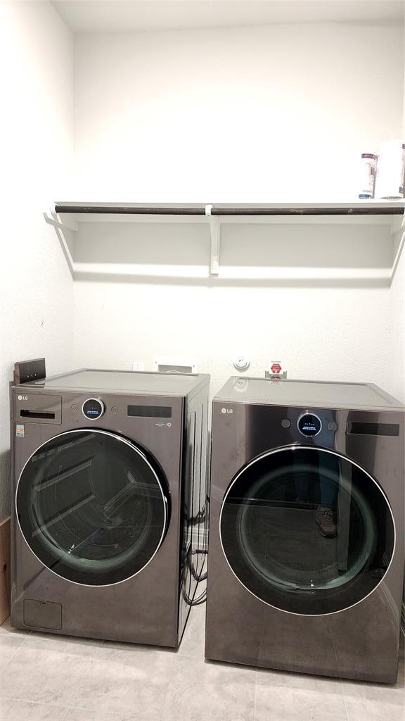 Building Photo - 704 Giorgio Moroder Dr