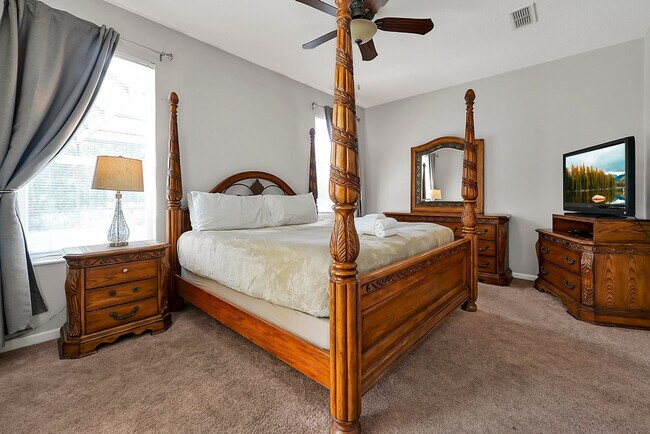 Building Photo - 8157 Sun Palm Dr