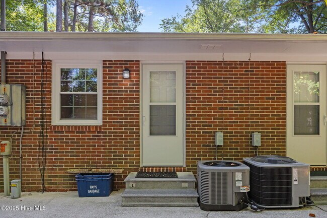 Building Photo - 1190 Gould Rd