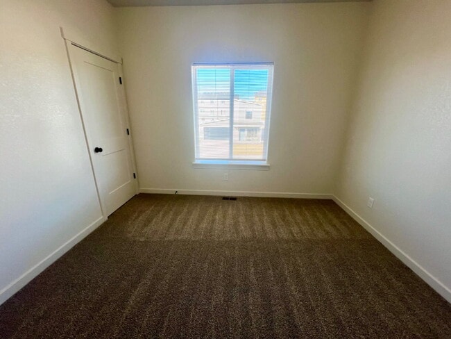 Building Photo - Newer Single Family Home Now Available!