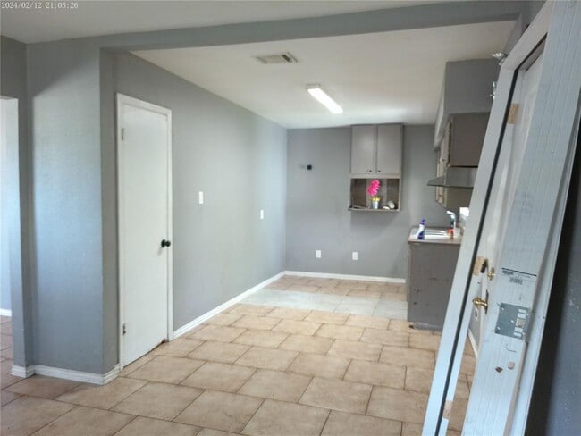 Building Photo - 7949 Lockwood Dr