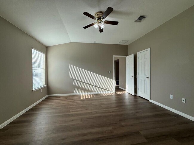 Building Photo - 18017 Busby Dr