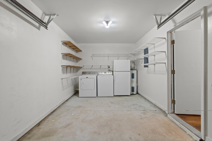 Attached Garage - 1129 Landsdowne Dr