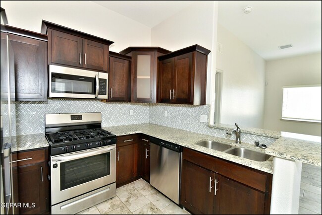 Building Photo - 14945 Tierra Escape Ave