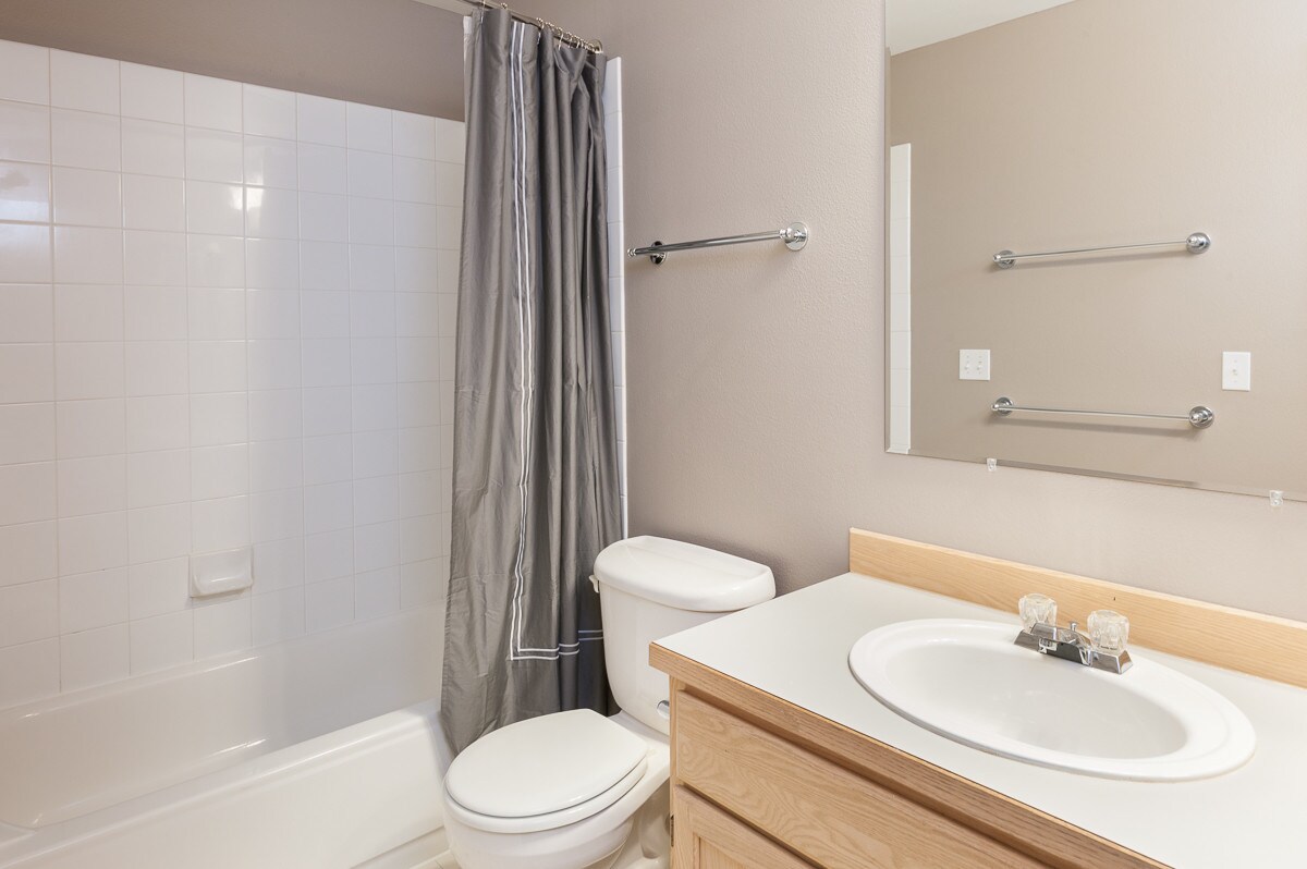 master bathroom - 208 Boylston Ave E