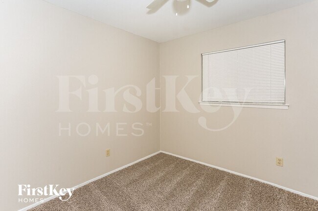 Building Photo - 302 Wildbriar Dr