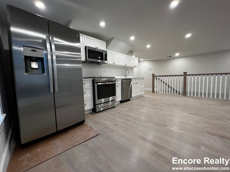 Building Photo - 13 Greylock Rd