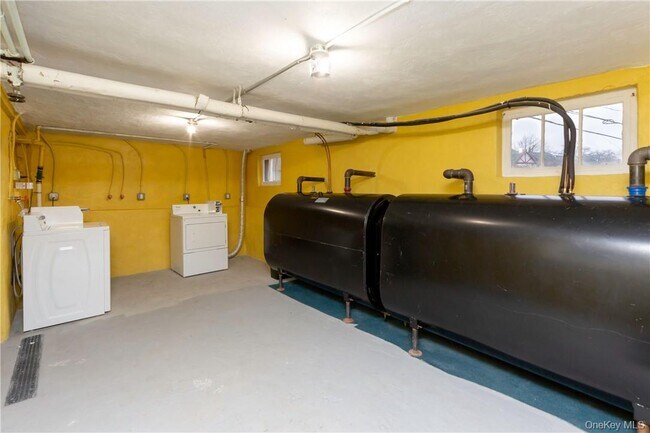 Building Photo - 167 Brook St