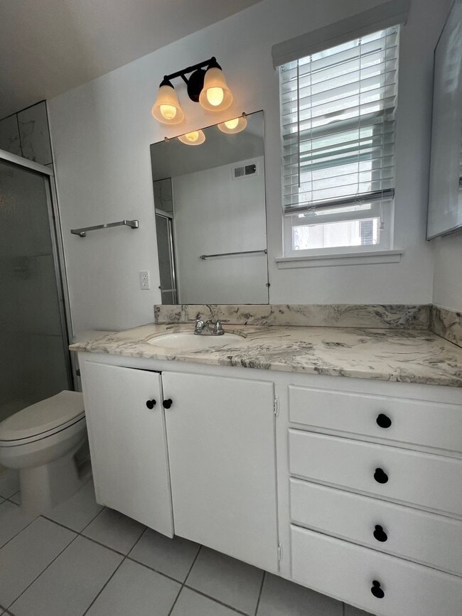Building Photo - Spacious 4-bedroom, 2.5-bath Home Fountain Valley