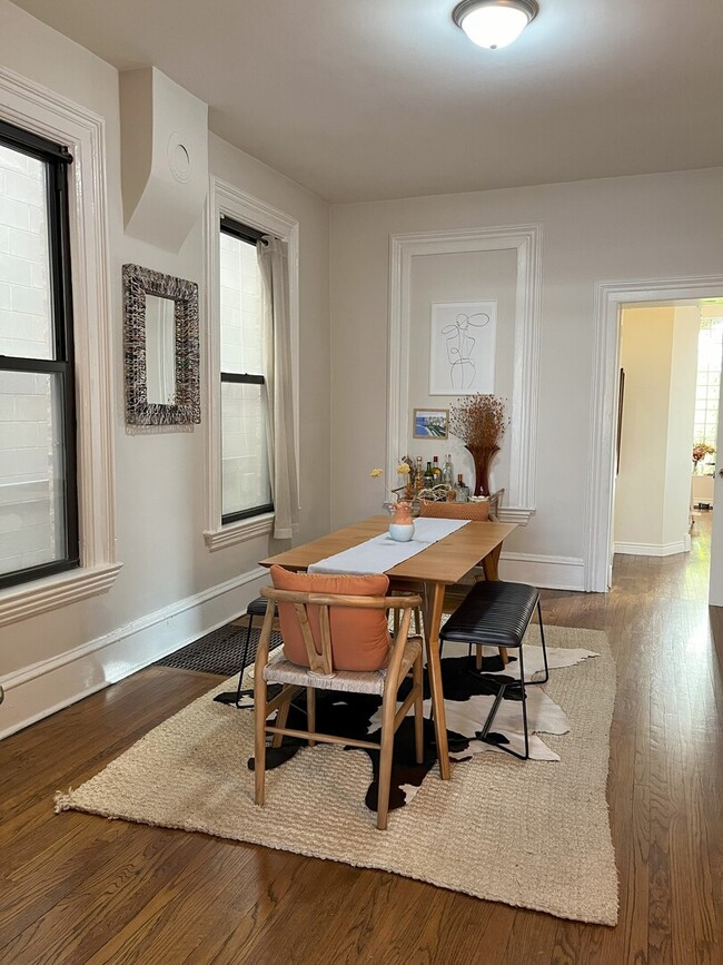 Building Photo - 2035 W Evergreen Ave