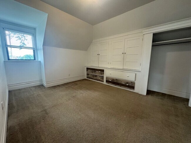 Building Photo - 4821 Centre Ave