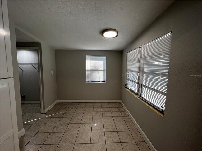 Building Photo - 1931 Carrigan Ave