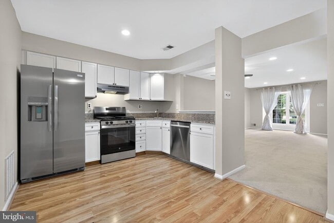 Building Photo - 142 Leedom Way