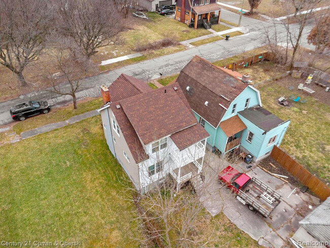 Building Photo - 415 Manistique St