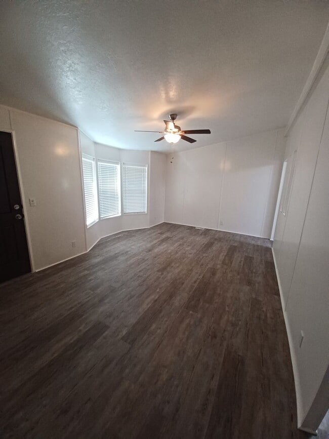 Building Photo - 3 Bedroom 2 Bath Manufactured House