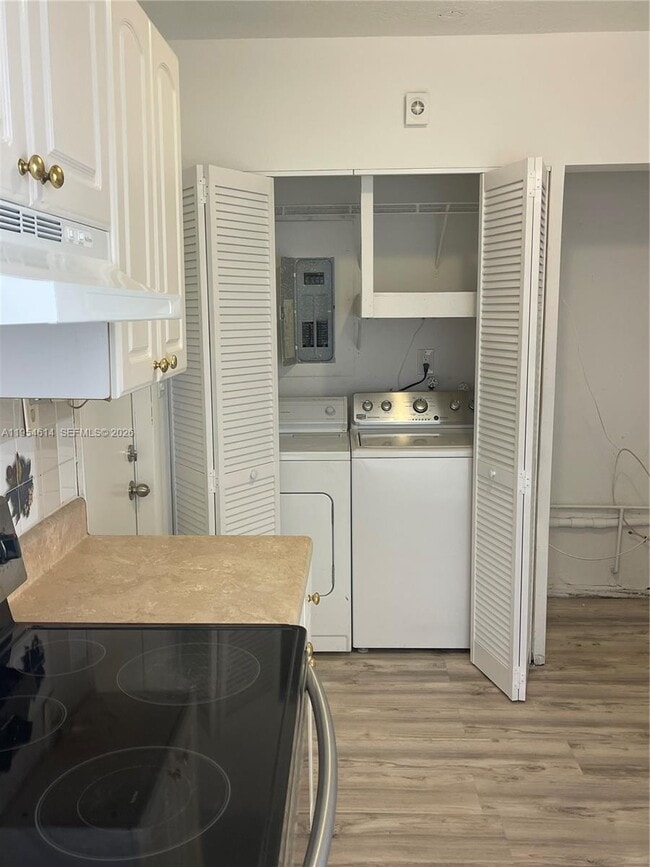 Building Photo - 1531 N 69th Terrace