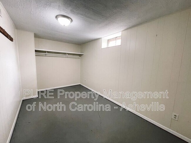 Building Photo - 11 Edgewood Rd S