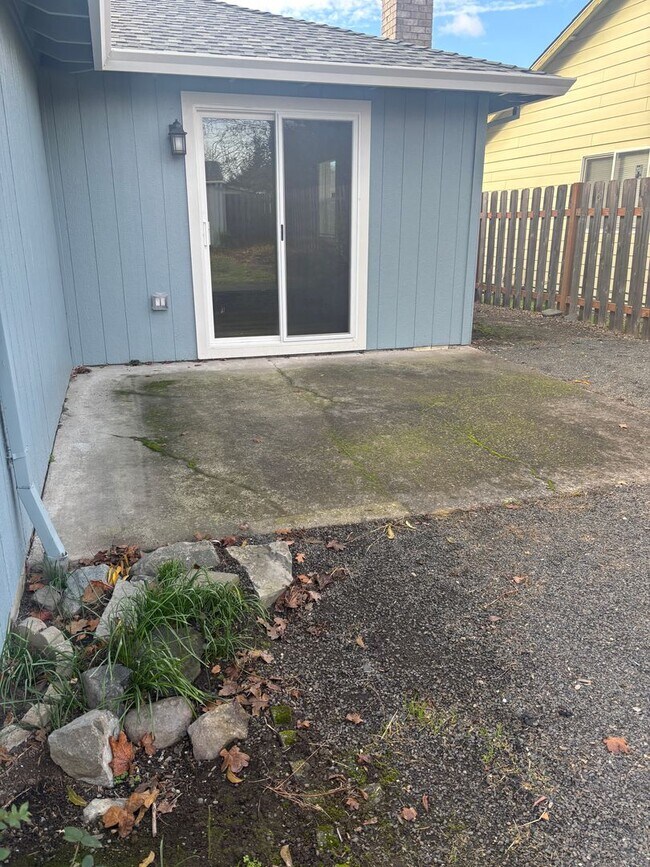 Building Photo - Beautifully Remodeled Single-Level House in North Newberg