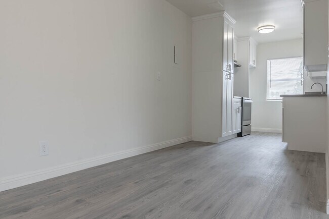 Building Photo - com358