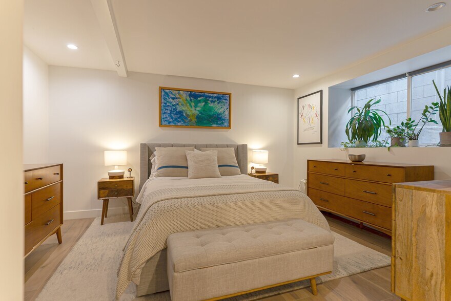 Building Photo - 446 N Commonwealth Ave