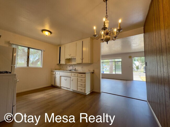 Building Photo - Charming 3-Bedroom Home with Expansive Outdoor Space