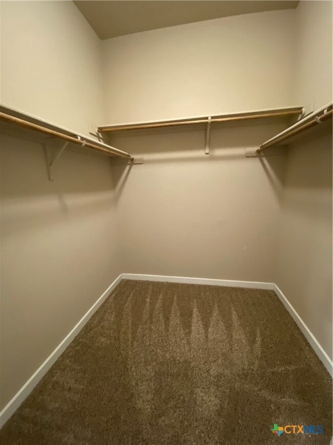 Building Photo - 2213 Avery Village