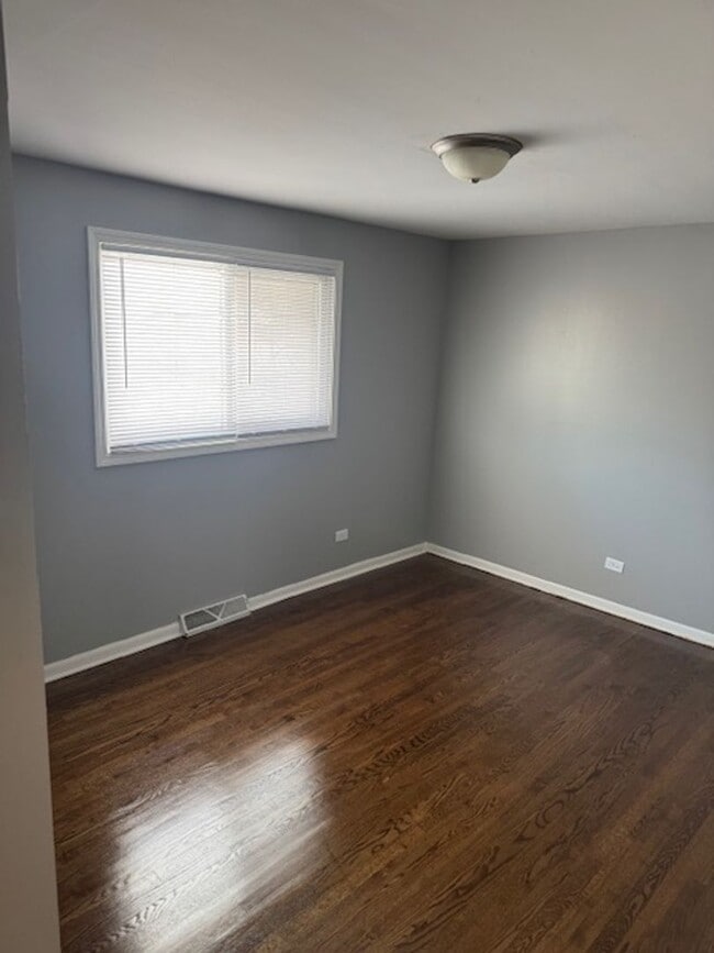 Building Photo - Move-In Ready 3Br 2Ba