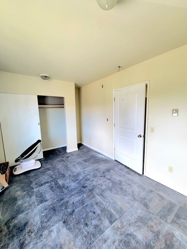 Building Photo - 4004