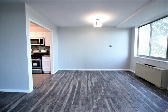 Building Photo - 10401 Grosvenor Pl