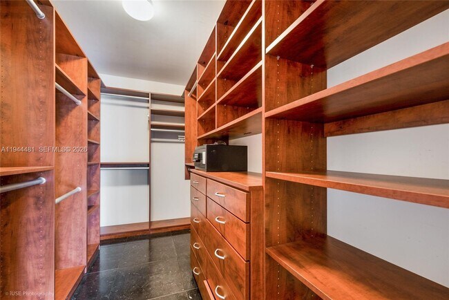 Building Photo - 650 Valencia Ave