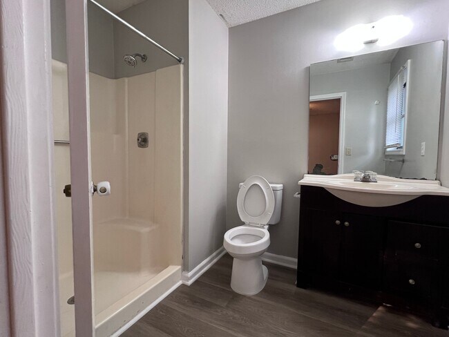 Building Photo - 4009 Hawthorne Cir
