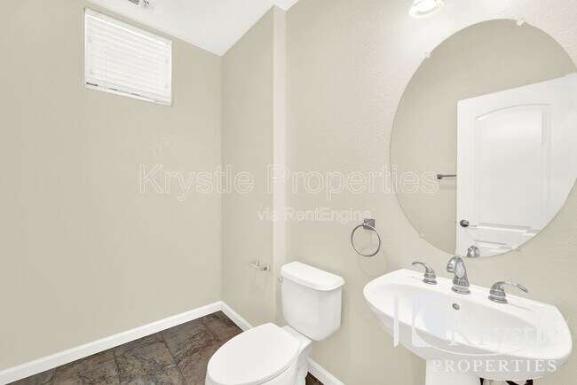 Building Photo - 8388 Bennington Ct