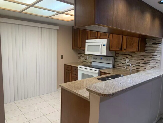 Building Photo - 217 Woodlake Wynde, Oldsmar, FL 34677