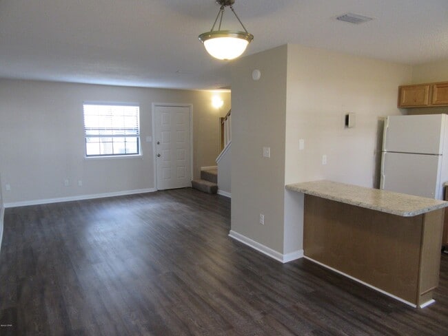 Building Photo - 2750 W 12th St