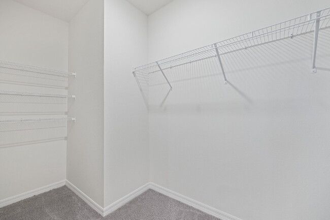 Building Photo - "Spacious 5-Bedroom Retreat with 3 Full Baths in Epperson Lagoon Wesley Chapel – 2,601 Sq. Ft. of...