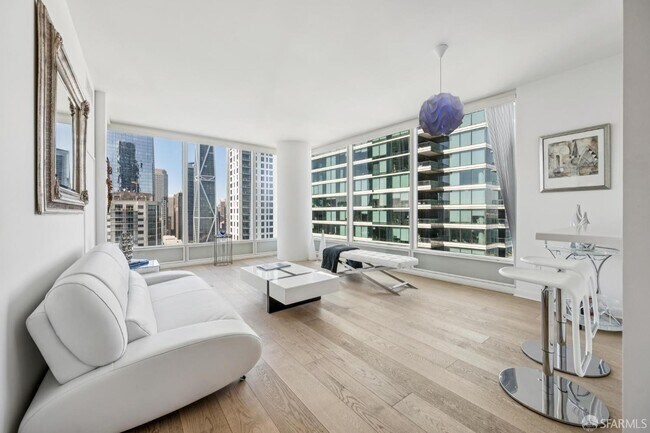 Building Photo - 425 1st St