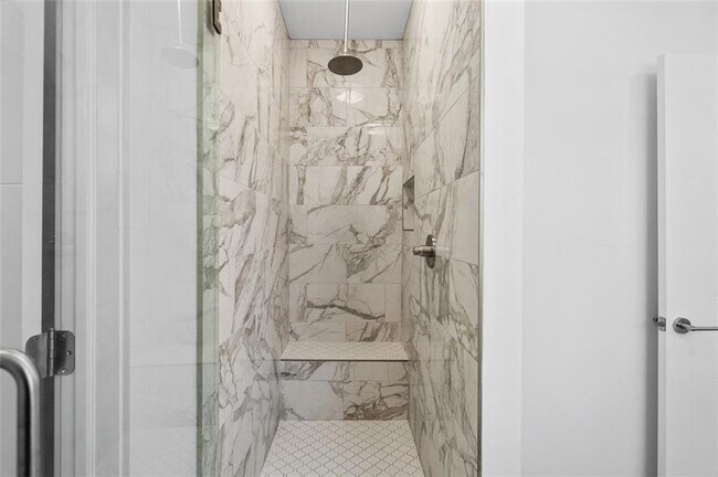 Building Photo - 147 Hutchinson St NE