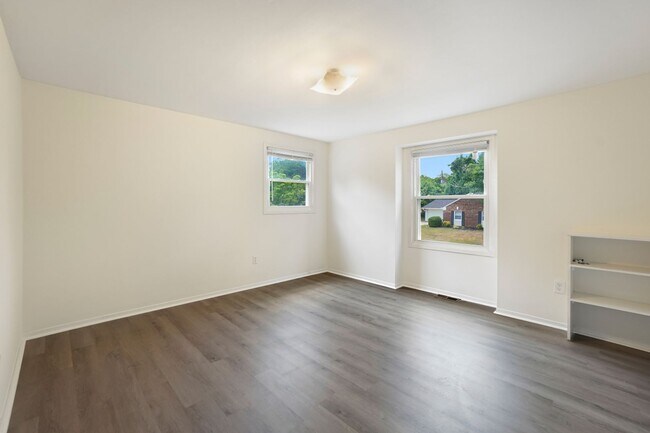 Building Photo - A 4 BEDROOM 2.5 BATH DREAM COME TRUE IN POINTER RIDGE AT COLLINGTON!