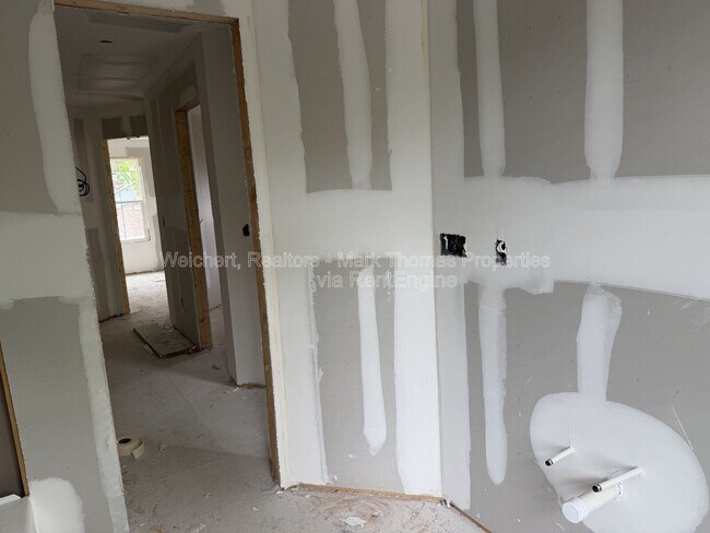 Building Photo - 1203 Fern St