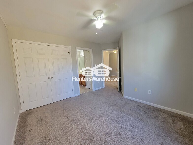 Building Photo - 52 Glenn St SE