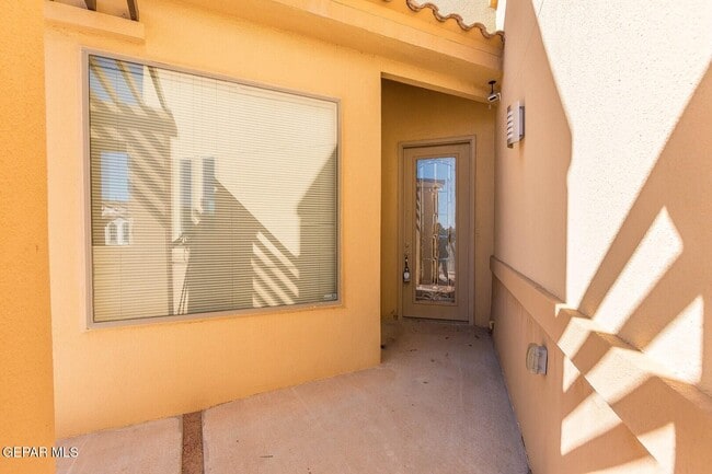 Building Photo - 5537 Ignacio Frias Dr