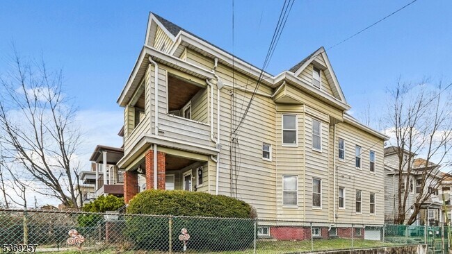 Building Photo - 129 17th Ave