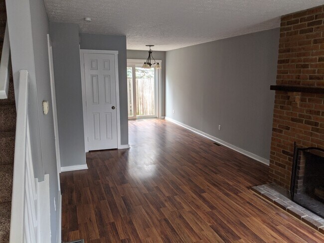 Building Photo - 440 Edinburgh Rd
